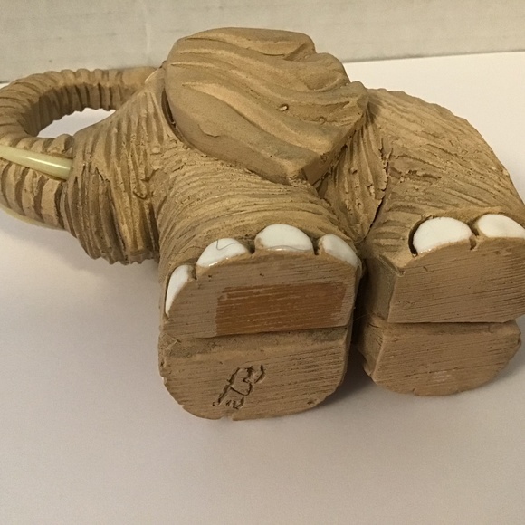 Artesania Rinconada Elephant Handcrafted Figurine Uruguay Signed Figurine 1990s - Picture 4 of 5